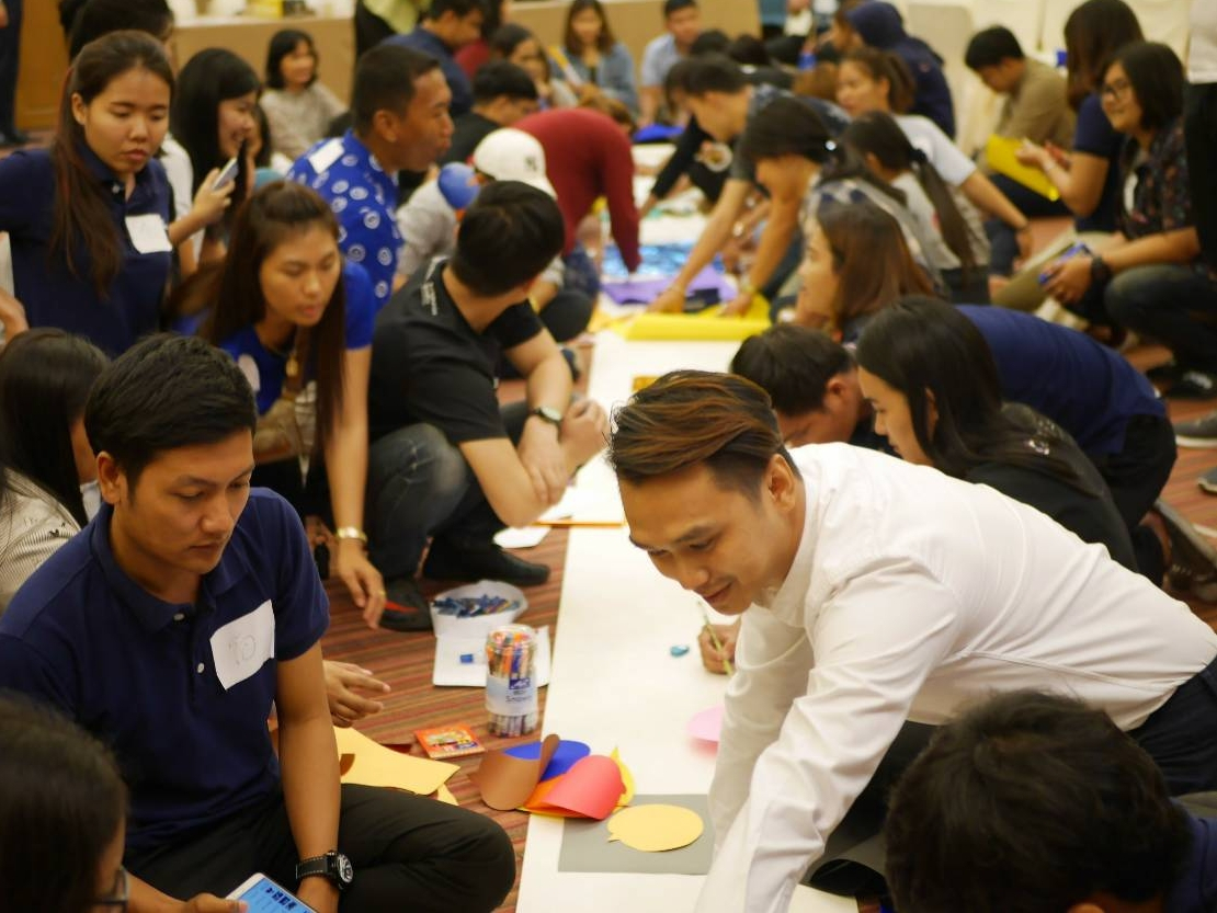 วันที่ 17 -18 ตุลาคม 2561  บริษัท ประชารัฐรักสามัคคี วิสาหกิจเพื่อสังคม (ประเทศไทย) จำกัด จัดประชุมประจำไตรมาสครั้งที่ 3/2561 สำหรับนักพัฒนาธุรกิจชุมชน รุ่น 2 ณ อาคารดีเฮาส์  วันที่ 17 ตุลาคม 2561 ได้จัดสัมมนาหัวข้อ สื่อสารอย่างไร ได้ทั้งใจ ได้ทั้งงาน วิท