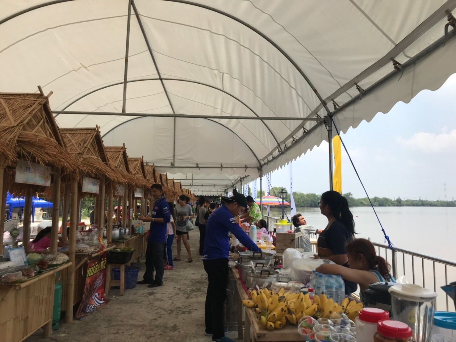 เที่ยววัดท่าอิฐ ไหว้พระศักดิ์สิทธิ์ทางสายน้ำ