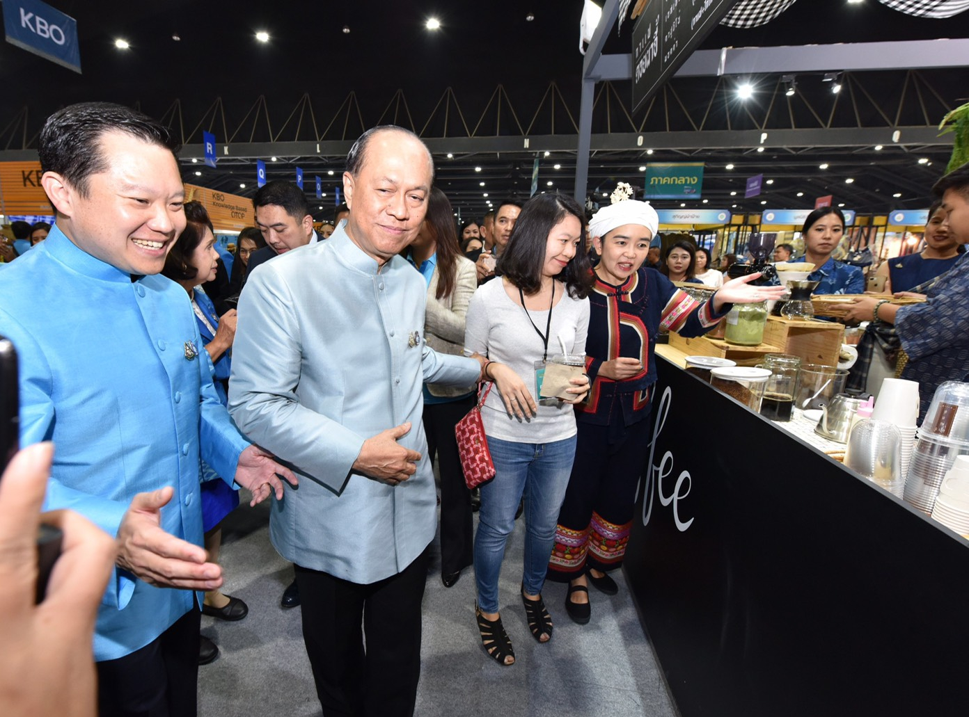 งานศิลปาชีพประทีปไทย Otop ก้าวไกล ด้วยพระบารมี ปี 2562 หัตถศิลป์ทรงคุณค่า ภูมิปัญญาความเป็นไทย
