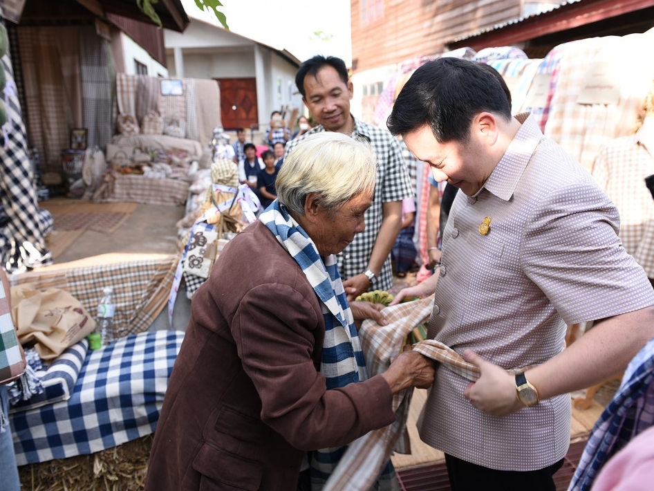 การลงพื้นที่ดูงานชุมชนกลุ่มทอผ้าทอมือ จังหวัดอำนาจเจริญ