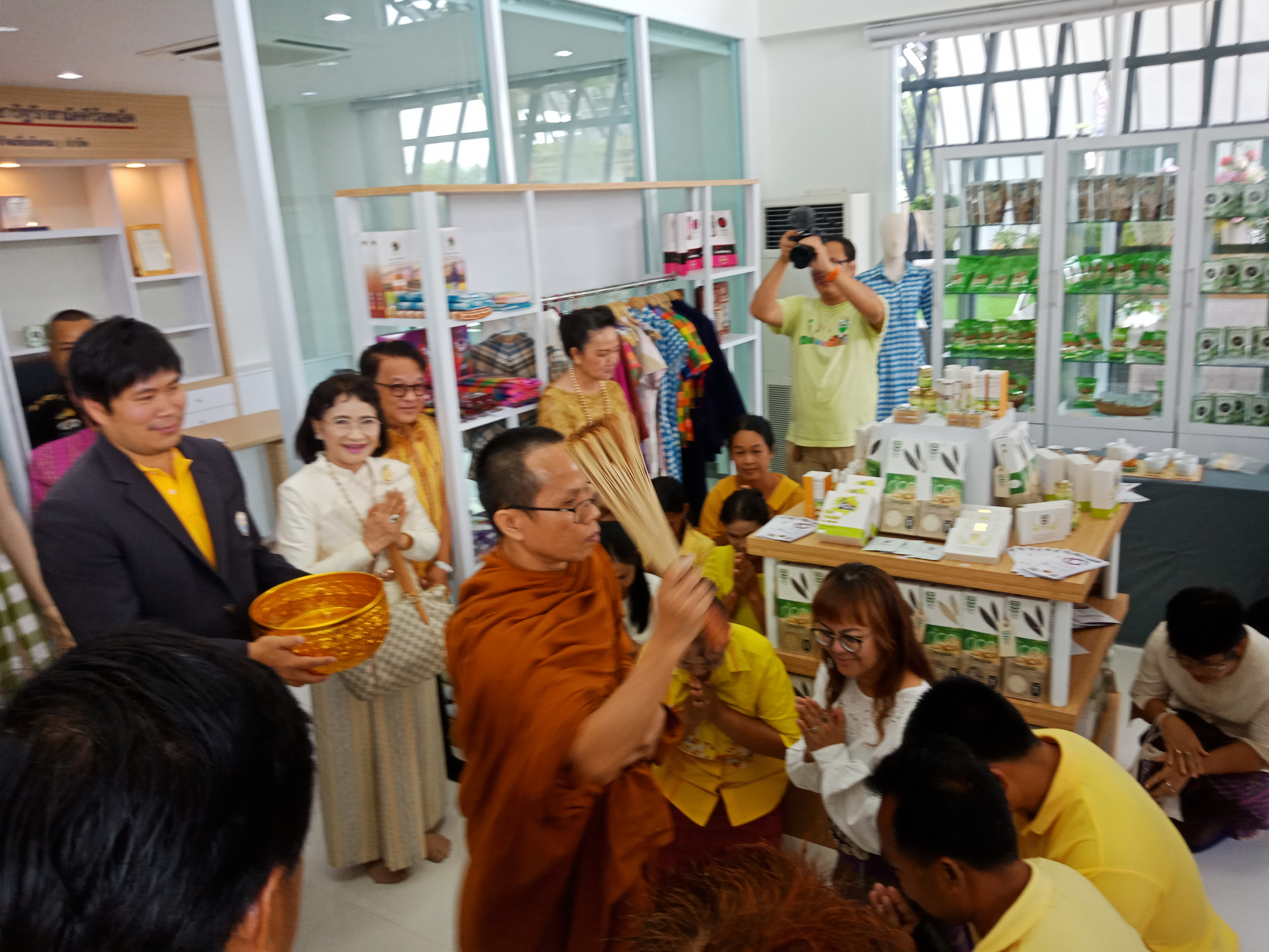 พิธีเปิด สำนักงาน บริษัทประชารับรักสามัคคีร้อยเอ็ด (วิสาหกิจเพื่อสังคม) จำกัด