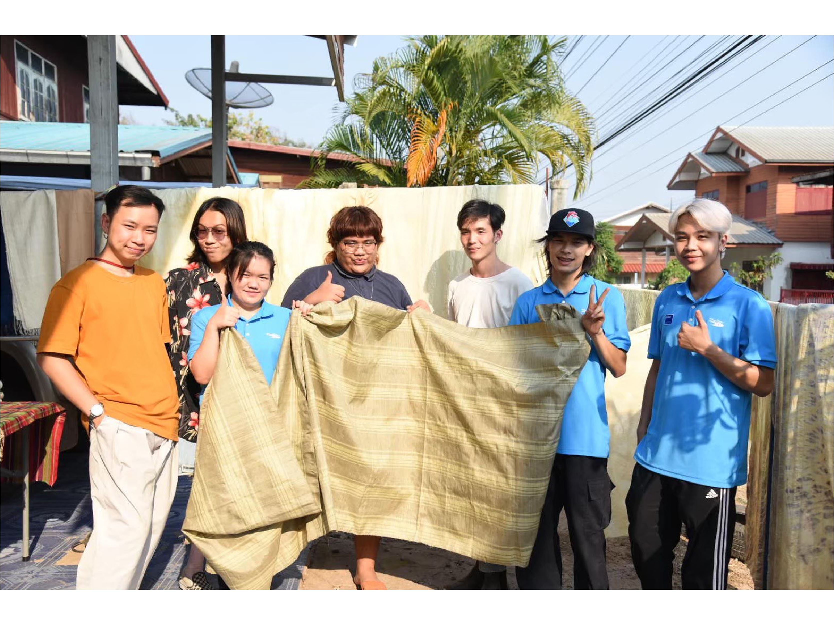 โครงการผ้าขาวม้าท้องถิ่นหัตถศิลป์ไทย ร่วมกับ eisa นำนักศึกษา ม.ศิลปากร ลงพื้นที่กลุ่มปลูกหม่อนเลี้ยงไหมบ้านโนนชาด จ.กาฬสินธุ์ 