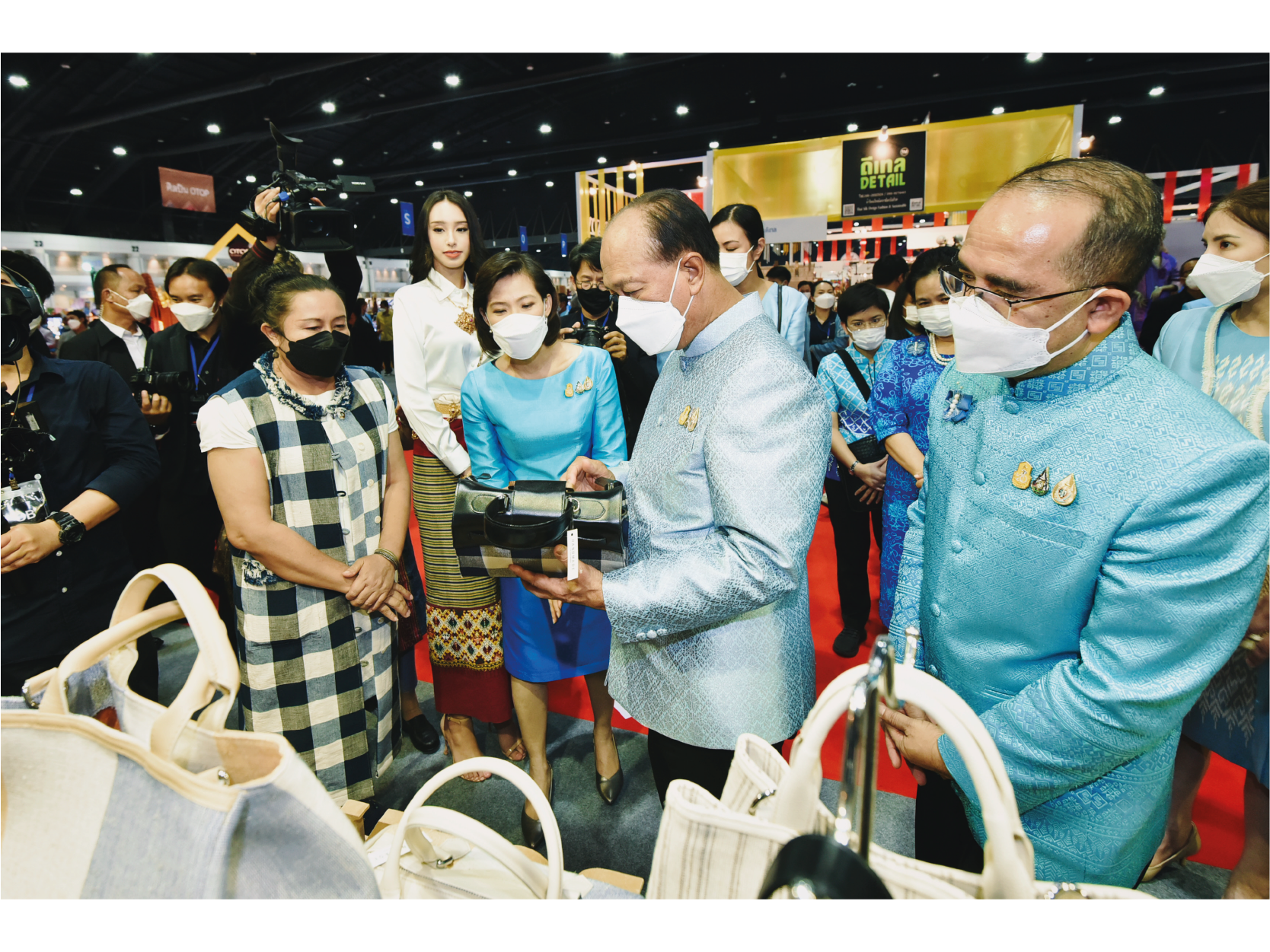 ประชารัฐรักสามัคคีประเทศไทยฯ ร่วมออกบูธงาน  ศิลปาชีพประทีปไทย OTOP ก้าวไกลด้วยพระบารมี ปี 2565 สร้างรายได้ให้ชุมชนรวมกว่า 1.8 ล้านบาท